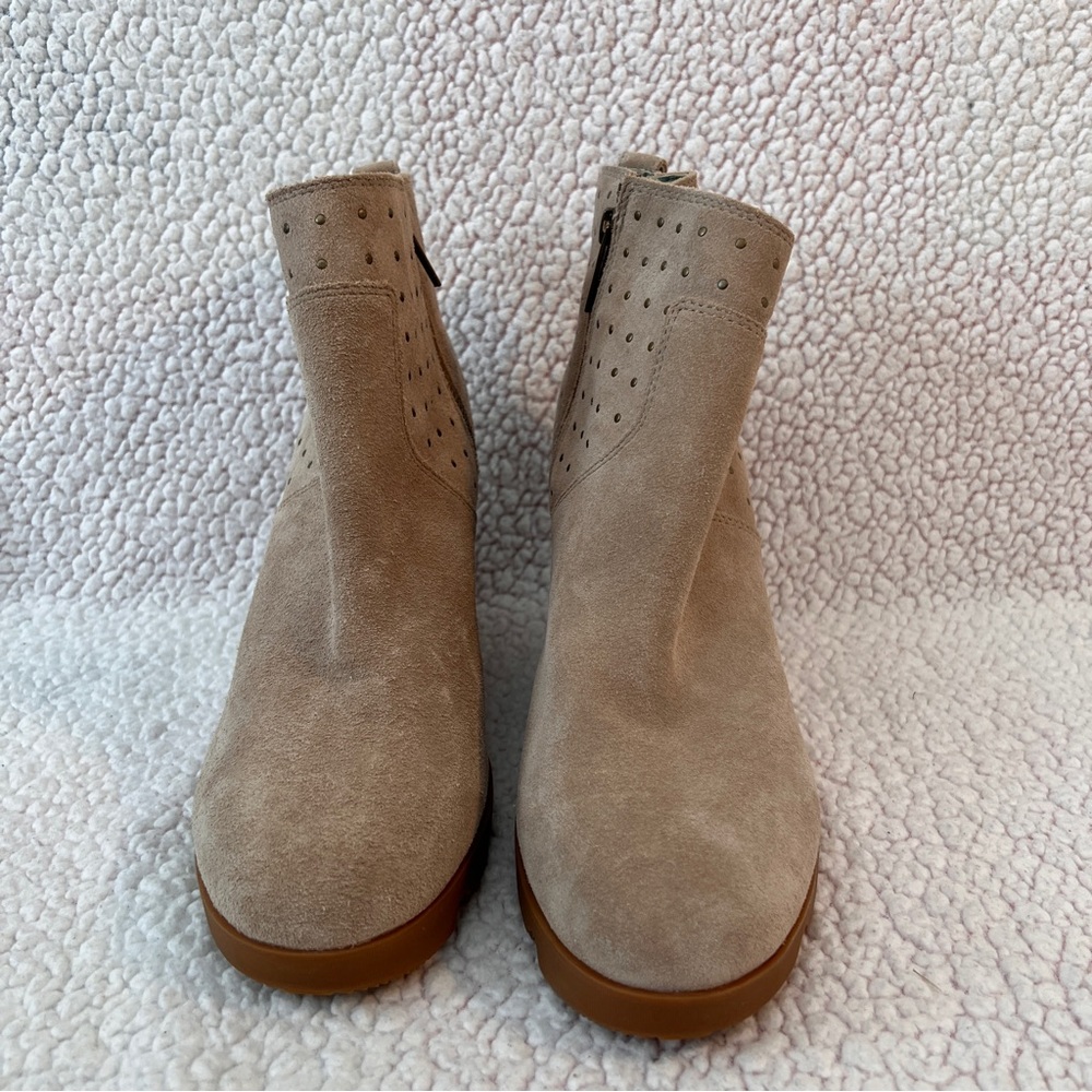 Sorel Joan Uptown Bootie Stud Sandy Tan Wedge Bootie US 9 Waterproof Suede - Picture 2 of 7